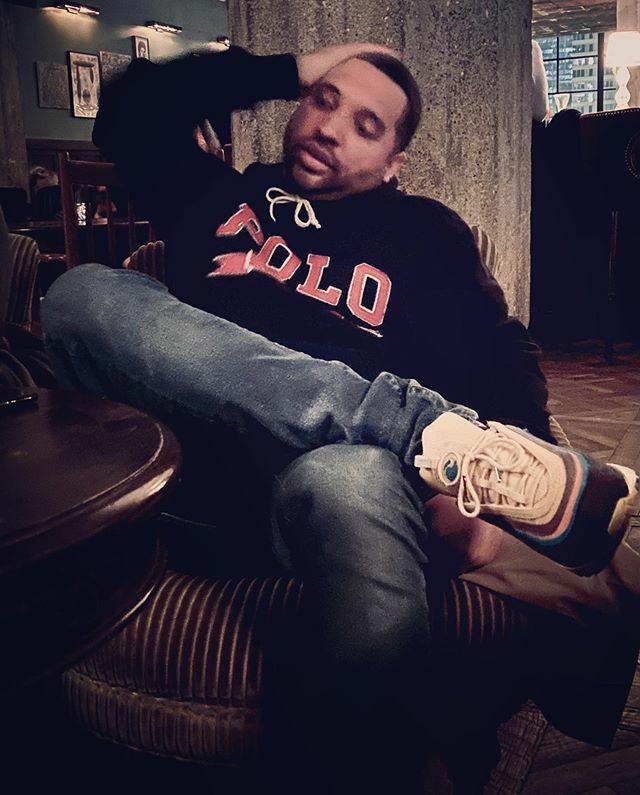 jayilla's tweet photo. When your personality shows through a grainy picture you didn’t know was being taken cause your brother @nigelbynature is an asshole •
•
•
•
•
•
#Crutches #NoOneWillFall #TheGetBusy #Unbothered #DJWithADayJob #TheGetBusy #LoHead #Wotherspoon #Nik… https://t.co/K8j6Zld8qD https://t.co/tTAYw6tlYi