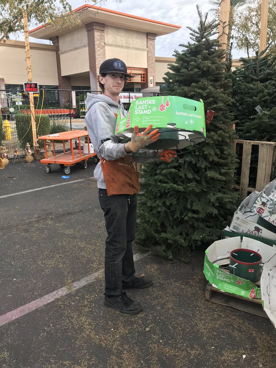 aprilsimonhd's tweet photo. Ryan W. Working safe on the tree lot today!! @ricdehs @jacki_mccord #WDHSC@475 https://t.co/BIWdSBJODc