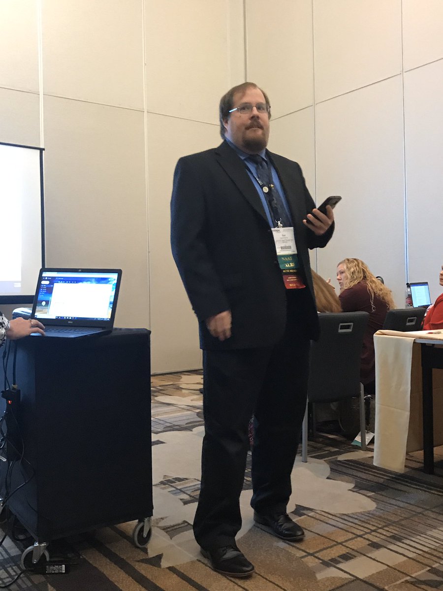 Today we heard state reports and had state photos in @NAAERegionVI business meeting #NAAE19 #agedu