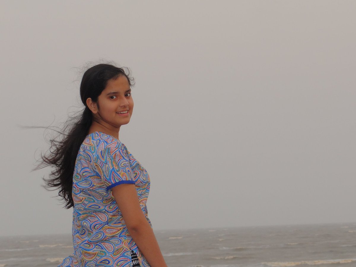 PriyakshiSen's tweet photo. Throwback to those long hair days ๐๐๐...!!! Picture courtesy- My one and only personal photographer Pritam Sen @pritamsen1 ๐๐๐...!!!
#class9 #2017march #DighaTrip #tb #flashback #memories #loveforsea https://t.co/WcWjuLPfIC