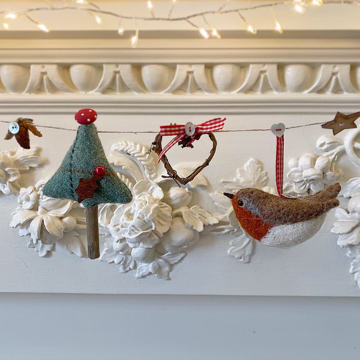 WildandWool's tweet photo. My last Christmas garland order for this year featuring a #Harristweed Christmas tree and a nicely rounded robin! ❤️
#Christmasgarland #handmade #wildandwool #needlefelted #robin #choosewool #natureinspired #naturefinds #eachoneunique #smallbusiness #madeinBath https://t.co/Z8cyWEHfzh