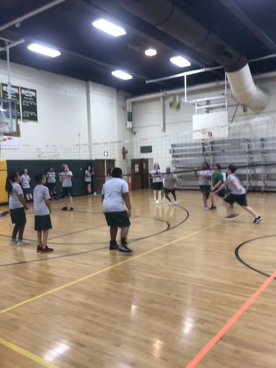 ByersPEclass's tweet photo. The focus of today’s lesson was bumping and setting the ball. We also saw some excellent serves and returns! #PELife #6thEven https://t.co/IzzP5vGwkY