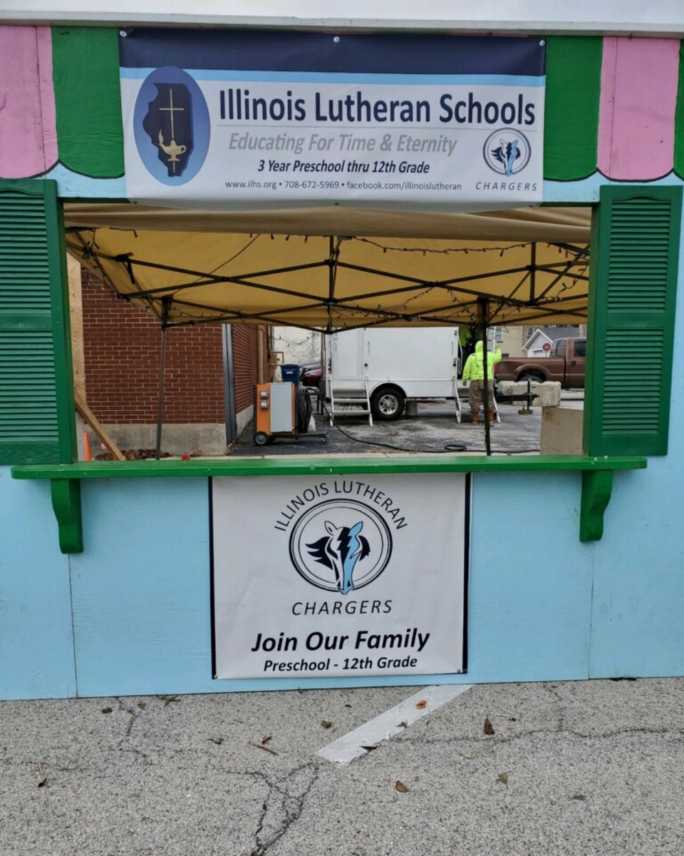 ILSChargers's tweet photo. The ILS booth at #cretecountrychristmas is ready! You can't miss us! Stop by for a warm hot dog, chips, and drinks. #ilschargers #knowgrowshow https://t.co/9ZCGBfFrMG