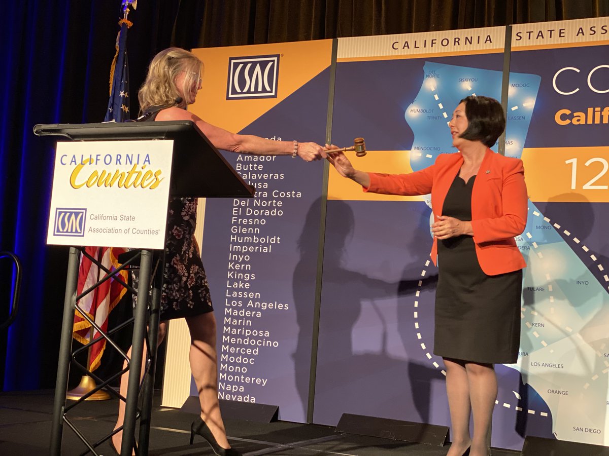 CSAC_Counties's tweet photo. Outgoing #CSAC President Virginia Bass passes the gavel to our new President, Orange County Supervisor Lisa Bartlett, during Thursday night ceremonies. @BassVirginia @OCSupBartlett @OCGovCA @HumCoGov #CSACAM19 https://t.co/LGH4EXNbGh