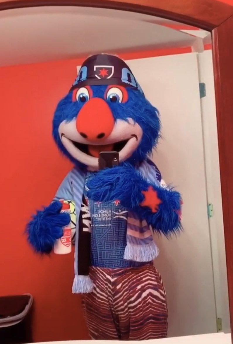 SupernovaCRS's tweet photo. There is only one kit that makes you look this good 

Vote for that kit 🔽 https://t.co/KwadS6G59o