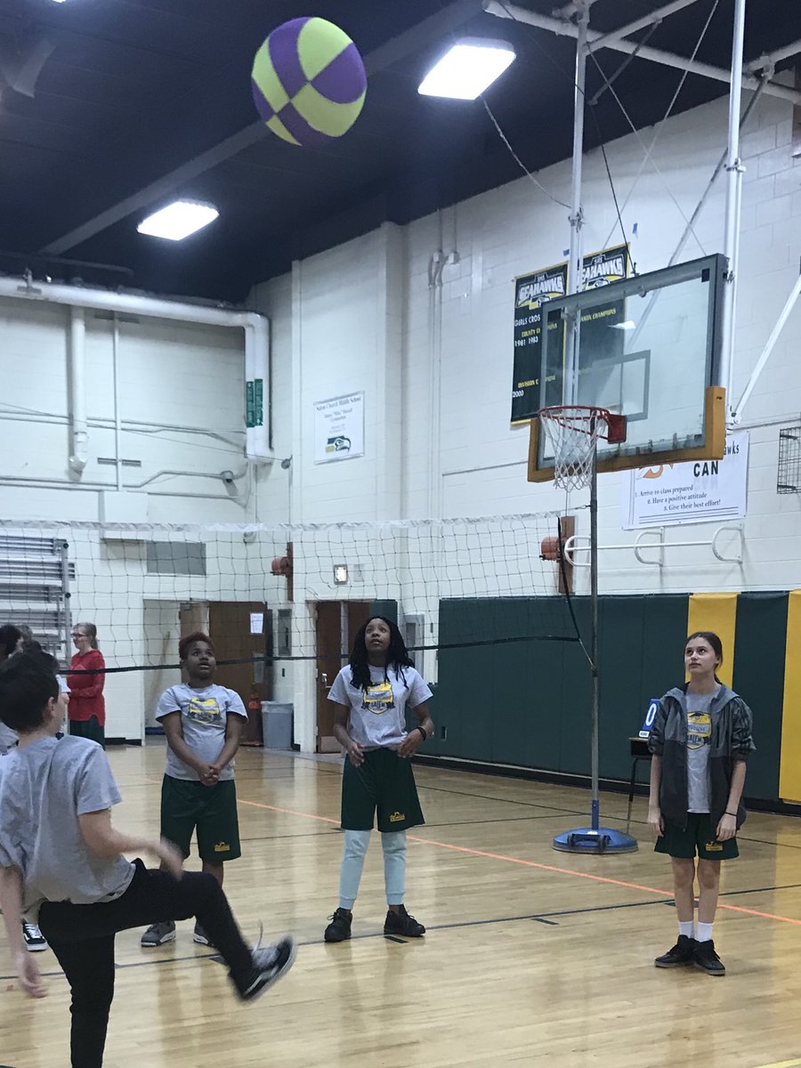 ByersPEclass's tweet photo. Hitting the ball 10 feet tall gives your teammates time to react! #🙃 #7Even https://t.co/KfYVmmknZs