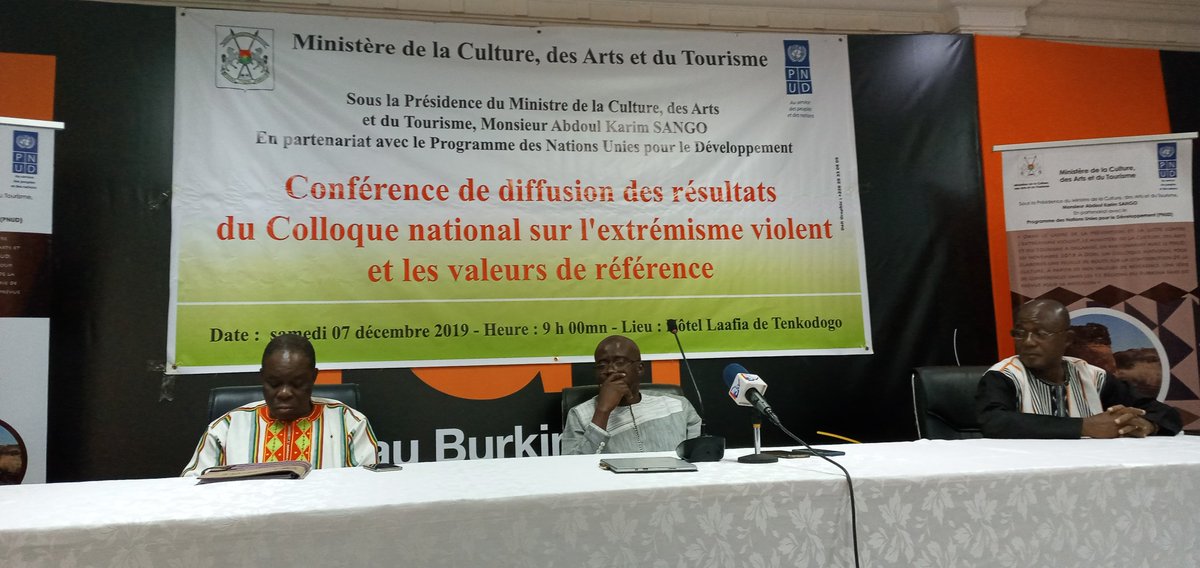 PNUD_BFA's tweet photo. Conférence sur le colloque national sur #extrémisme violent &amp; les #valeurs de référence, étape de Tenkodogo : Il faut assimiler les fondements de la nation pour un besoin de cohésion sociale. @UNDPAfrica @ciowela @istschan @kini_dieudonne @cisse_losseni @DianeWendabo https://t.co/Wqi82c1OQC