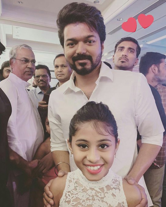 rangeshvj13's tweet photo. #Thalapathy64 #Verithanam
#Michael05 #Thalapathy #27YrsOfSamratVIJAYCDP
❤Thalapathy look of cute💕💕 https://t.co/JutBFO32en