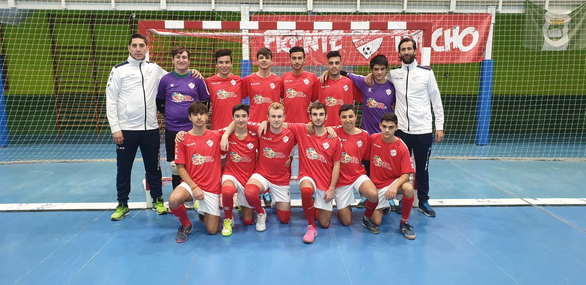 CDChiloeches's tweet photo. Comienza el partido juvenil correspondiente a la jornada 6 en el polideportivo de Chiloeches entre @CDChiloeches y Molina FS #vamoschilo #TupuebloTuequipo https://t.co/oKyoajRFRB