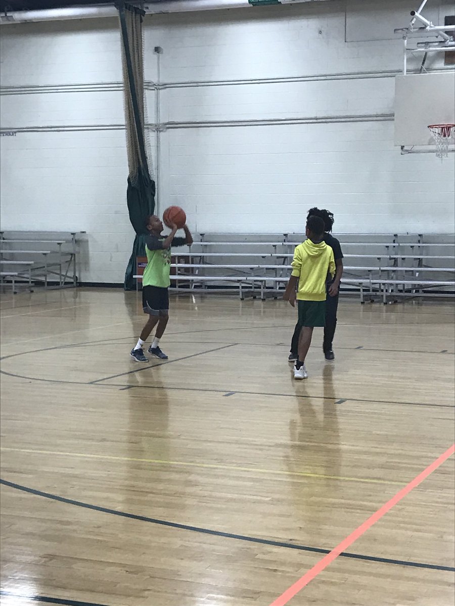 ByersPEclass's tweet photo. If you’ve got the points-you can play!! 50 PBIS points buys you the entire gym for your lunch period. #SalemWay #EarnIt! https://t.co/pC28N2Q0ES