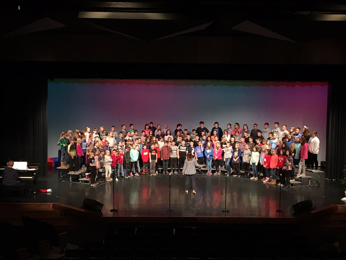 cps_music's tweet image. The 3rd-6th graders are finalizing their concert prep. Showtimes are 6:00 pm preschool; 6:30 pm K-2; 7:30 pm 3-6. 3 amazing concerts tonight all for FREE!!! #cpsmusic #broncoblue #concerttime