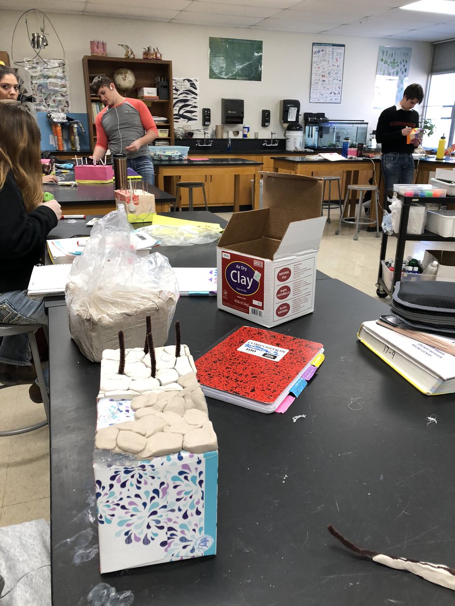 stacey_rector's tweet photo. Creating skin models in anatomy #mepoclassroom https://t.co/3wKKtNuzmR