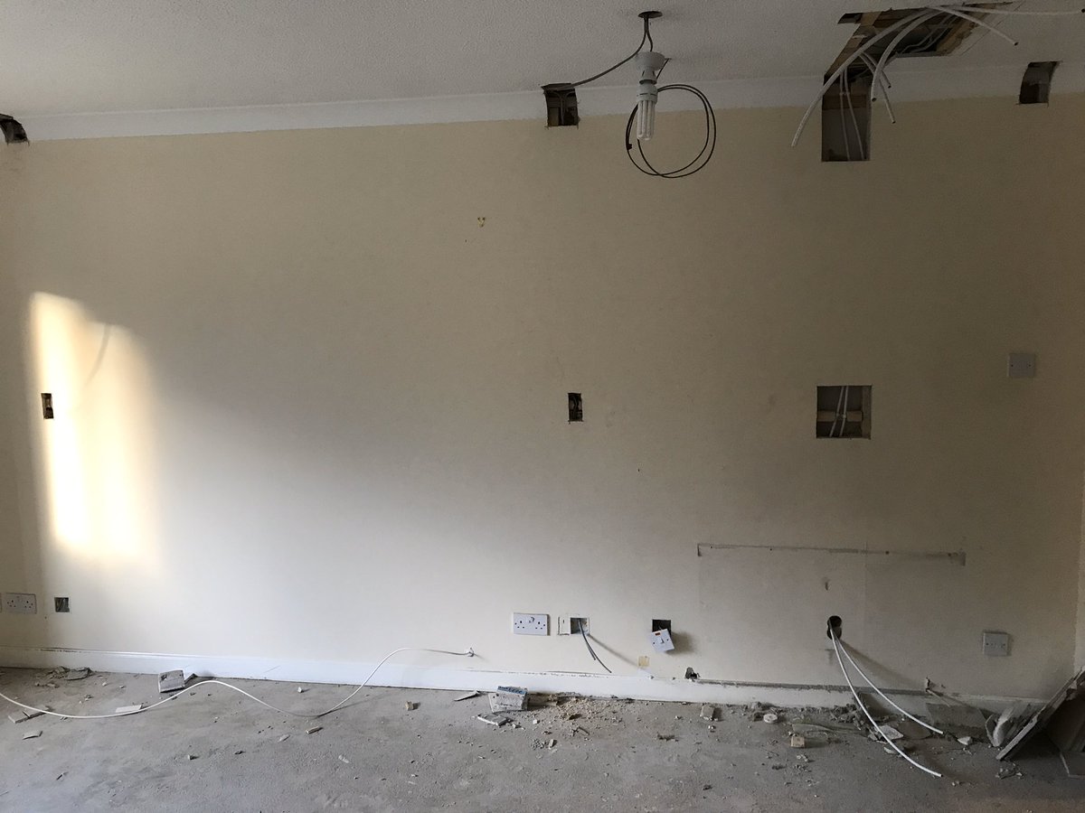 cts_electrical's tweet photo. Some first fix works today π #electrician #electrical #electricalcontractor #firstfixelectrics #spotlights #lampsockets https://t.co/az2cl0APJu
