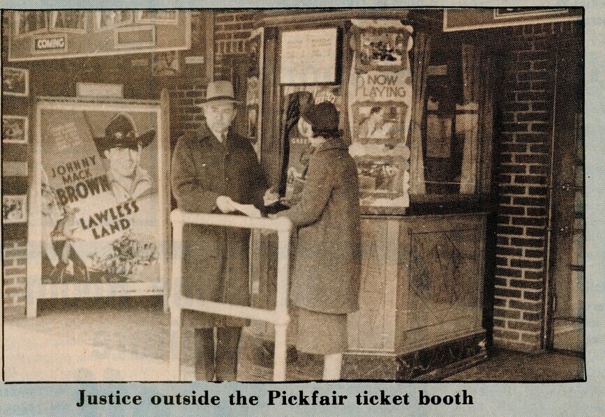 #FlashbackFriday J.T. Justice standing outside of the Pickfair ticket office. The Pickfair Theatre was located on North Main Street, where the parking lot of The Factory complex is today. It was later renamed The Justice Theatre.
#kvillemuseum #Kernersville #Localhistory