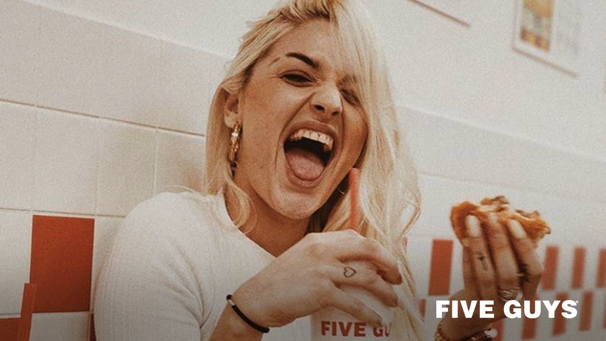 FiveGuysUK's tweet photo. We're super excited for our 100th store opening at St. Paul's, London 🥳
We want to say a HUGE thank you to the UK for the continued love & support over the past 6 years. Join us at our new store this Monday to share a freshly made burger on us.
(📸: marinaprat | Instagram) https://t.co/KAPF9I94xE