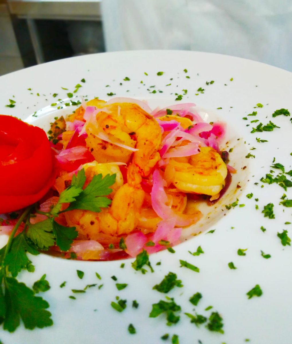 senacce's tweet photo. Dá vontade né, @? Pois vem fazer um curso de gastronomia aqui comigo! Confira os cursos disponíveis no link: https://t.co/tTePBbcX2F https://t.co/JEm3xbVabz