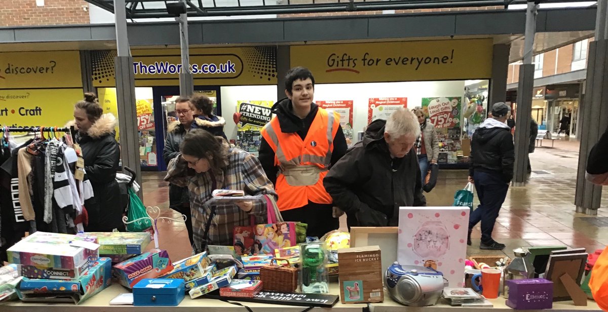 TheChilternSch's tweet photo. The pupils raised over Β£200.00 for the school in running their enterprise at Dunstable quadrant. They impressed us all with their interactions with customers and fantastic selling skills. #PFA #communicationandinteraction #courage https://t.co/pz63l0hpJ8