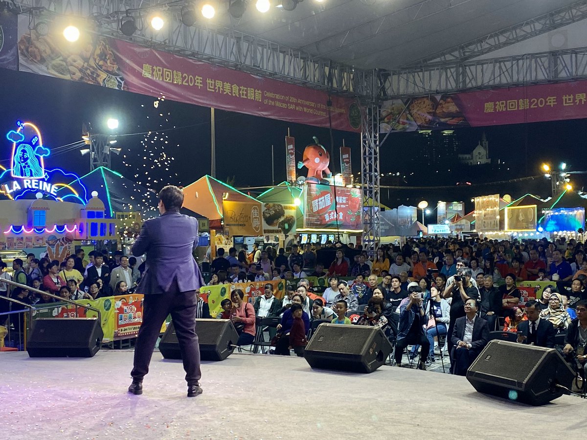 macauyoungmagic's tweet image. 澳門美食節2019魔術表演。

會長Leo 為現場觀眾帶來魔術表演，氣氛熱鬧

＃澳門青年文創魔術協會

#澳門文創 ＃澳門魔術會 #澳門魔術協會 
#魔術表演  #澳門魔術師
#澳門美食節魔術 #澳門學魔術 #澳門魔術興趣班