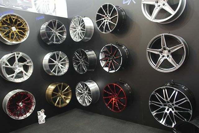 oxiginwheels's tweet photo. Ihr fahrt am Wochenende auf die Essen Motor Show? Dann auf zu Oxigin Wheels in Halle 6.

Und vergesst nicht nach unseren exklusiven Messeangeboten zu fragen. Die gibts nur direkt auf der Messe!! ...
#Oxigin #Messe #Essen #EMS #EssenMotorShow https://t.co/gLnnBp9Y9g https://t.co/AJsRxDNJdz