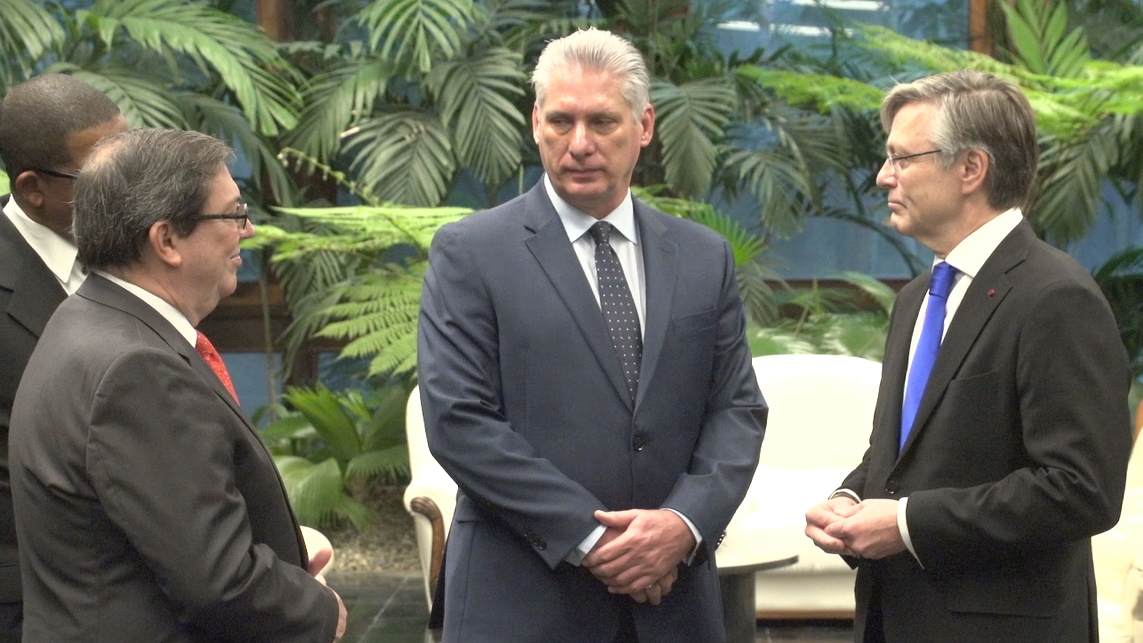 President <a href="/DiazCanelB/">Miguel Díaz-Canel Bermúdez</a> received, in a solemn ceremony, the credentials of the new ambassadors from Ecuador, Cambodia, Panama, Qatar, Switzerland, Botswana, Bangladesh, Finland, Croatia and Oman to #Cuba.