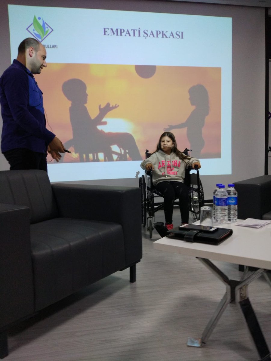 erasmus_k101's tweet photo. Koordinatörümüz Gonca Kıvrakdal Yeşeren Okulları’nın daveti ile projemizle ilişkili Empati söyleşisine katılmıştır. Bu etkinlikle öğrencilerin  empati yaparak  kendi duyguları ile birlikte engelli bireylerin dünyalarına gezinti yapmasını sağladık #empati #eşduyum https://t.co/XOTJgzI6OS