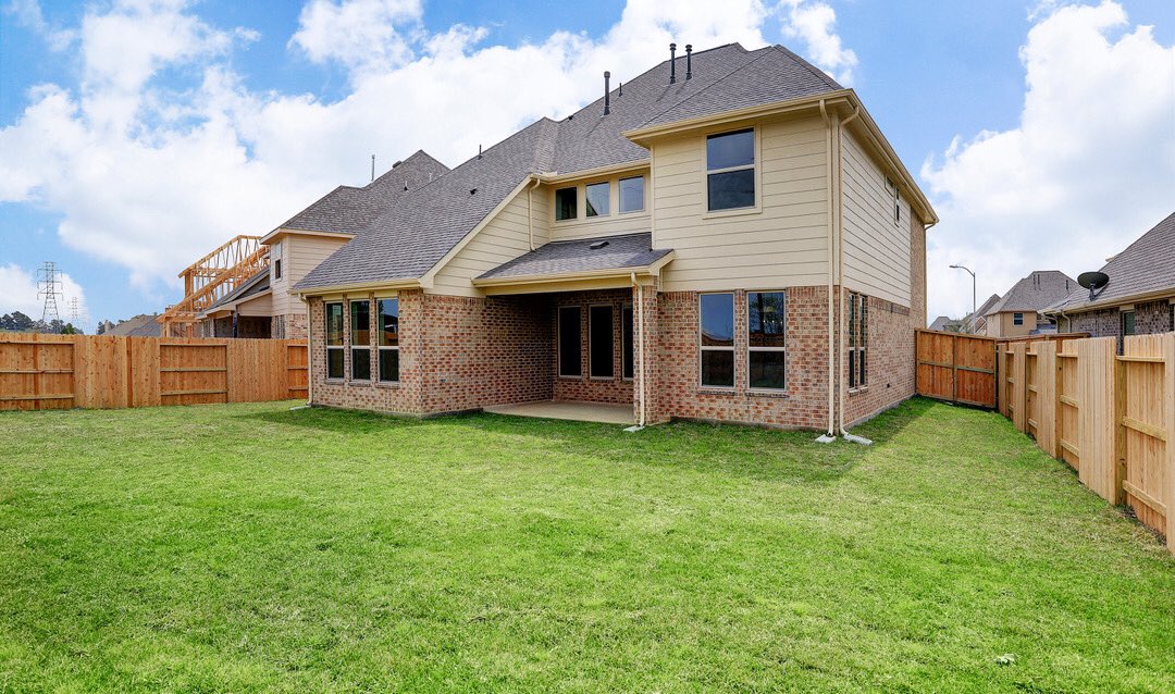 khovhouston's tweet photo. 7626 Trailing Oaks Drive has a backyard perfect for hosting the holidays! Ready for immediate move-in in #springtx this gorgeous home should jump to the TOP of your home tour list this weekend. For more details call 713-817-7201.  #realestate #houstonrealtor https://t.co/qfsqr2WKKA