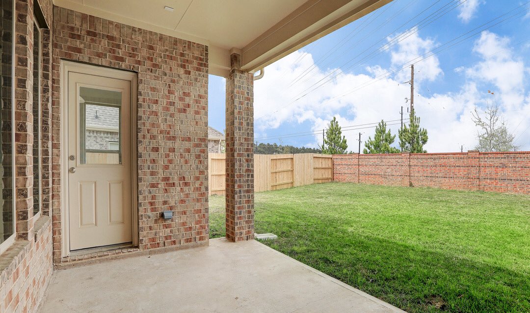 khovhouston's tweet photo. 7626 Trailing Oaks Drive has a backyard perfect for hosting the holidays! Ready for immediate move-in in #springtx this gorgeous home should jump to the TOP of your home tour list this weekend. For more details call 713-817-7201.  #realestate #houstonrealtor https://t.co/qfsqr2WKKA
