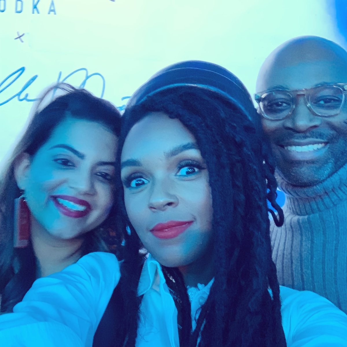 Nikishka's tweet photo. Life is WILD, y’all. I was one of 3 honorees last night at @JanelleMonae’s #ABeautifulFuture dinner and got to talk to her about the work @guildatl is doing to close the racial wealth gap. Pinch me! https://t.co/QsTwEvf5An