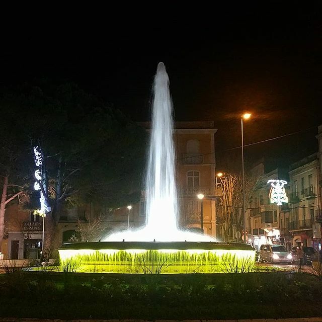 El gèiser artificial de #Figueres ift.tt/2OYo0Eg
