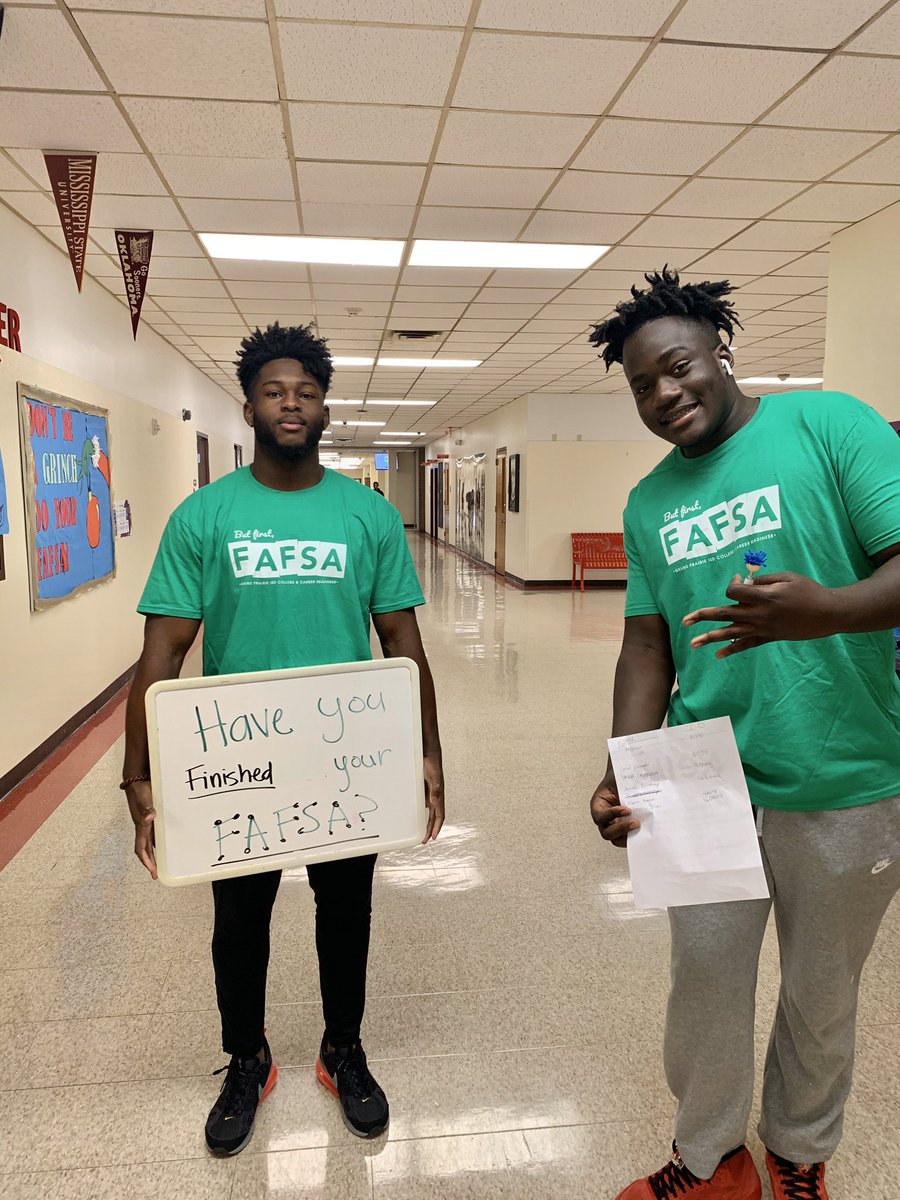 SGPCCCenter's tweet photo. Have you finished your FAFSA?
Joel and Cadrin volunteering to promote FAFSA completion during lunch #Collegebound #GPISD #ButFirstFAFSA https://t.co/vTYEbxXEoD