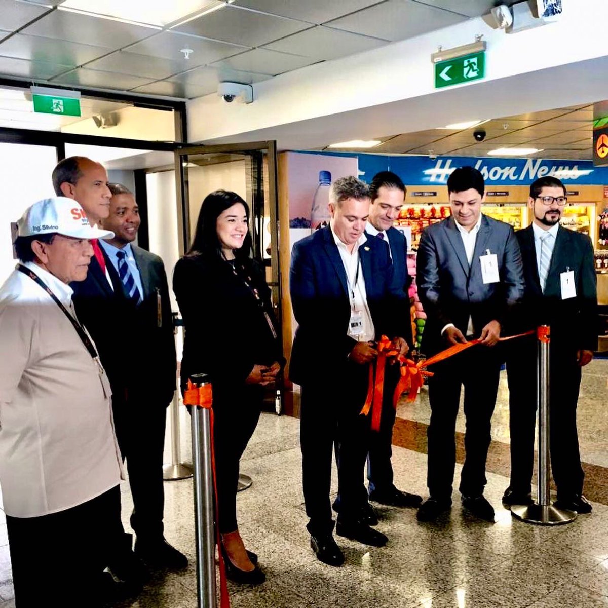 Dcabralescast's tweet photo. ¡Me complace informales que hoy realizamos la inauguración de la ruta #skyhighaviationservices Medellín-Santo Domingo, vuelos directos que inicialmente se realizarán dos veces por semana! ✈️🇨🇴🇩🇴 @CancilleriaCol https://t.co/lRknQdqMVW
