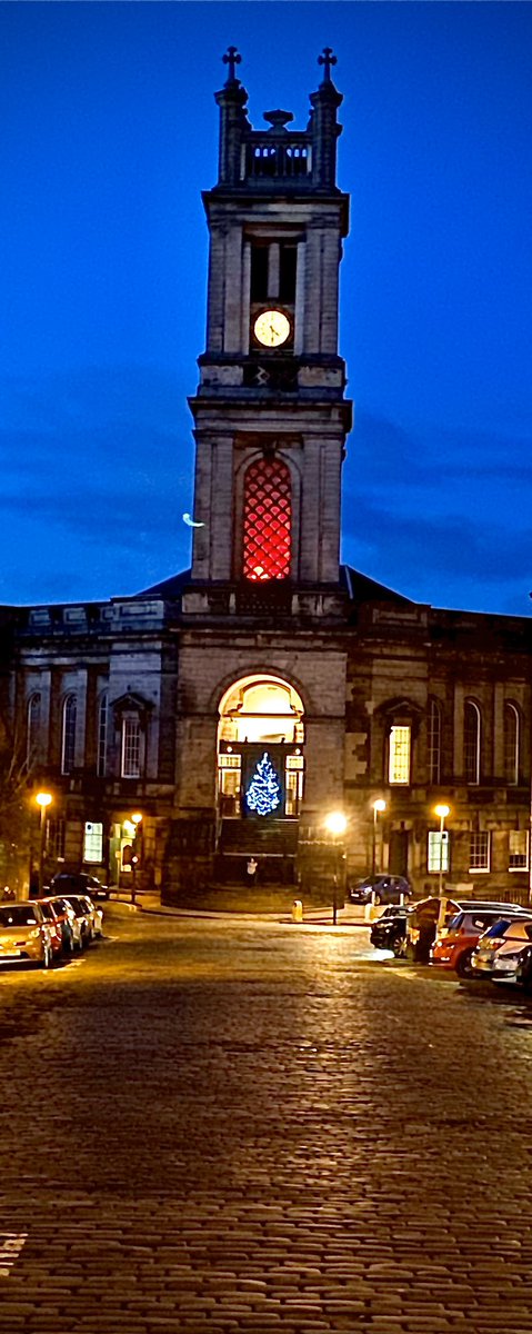 NathanCalcott's tweet image. Wee wander with the hound..beer obligatory #edinburghchristmas #lovethiscommunity #edinburghliving