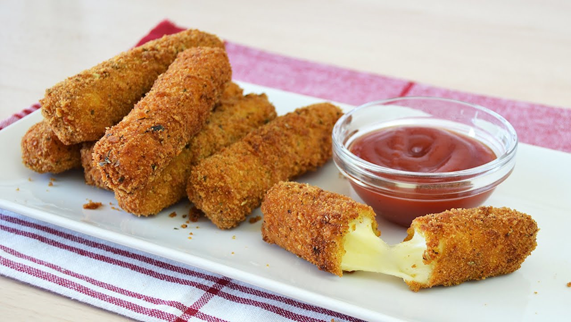 This is an easy, cost-efficient way to make home-made fried cheese sticks. Taste just wonderful, light crispiness. Serve with your favorite dipping sauce! 😋
bit.ly/cheeseSticks

#food #foodie