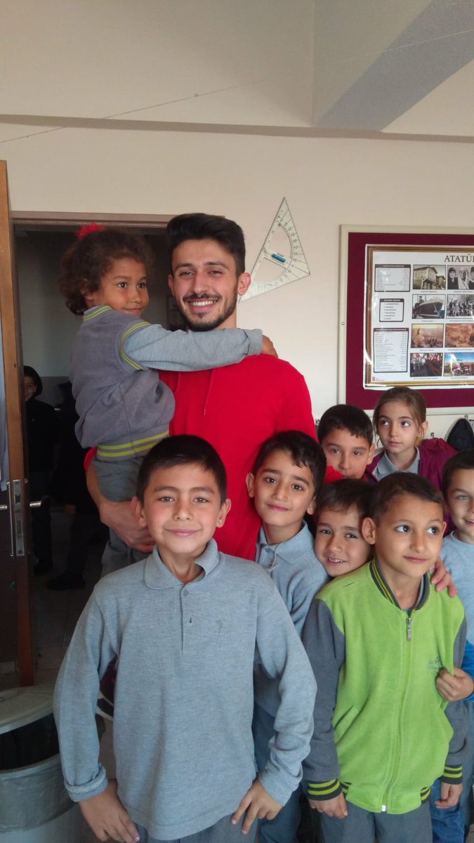 mcbuBilisim's tweet photo. Bugün ekiplerimiz Çıkrıkcı köyündeki Yaşar Kazimet Aybars ilkokuluna ve Avşar köyündeki Avşar Vicdan Necati Parlak ilkokuluna gittiler. https://t.co/wKx3qp5Go6