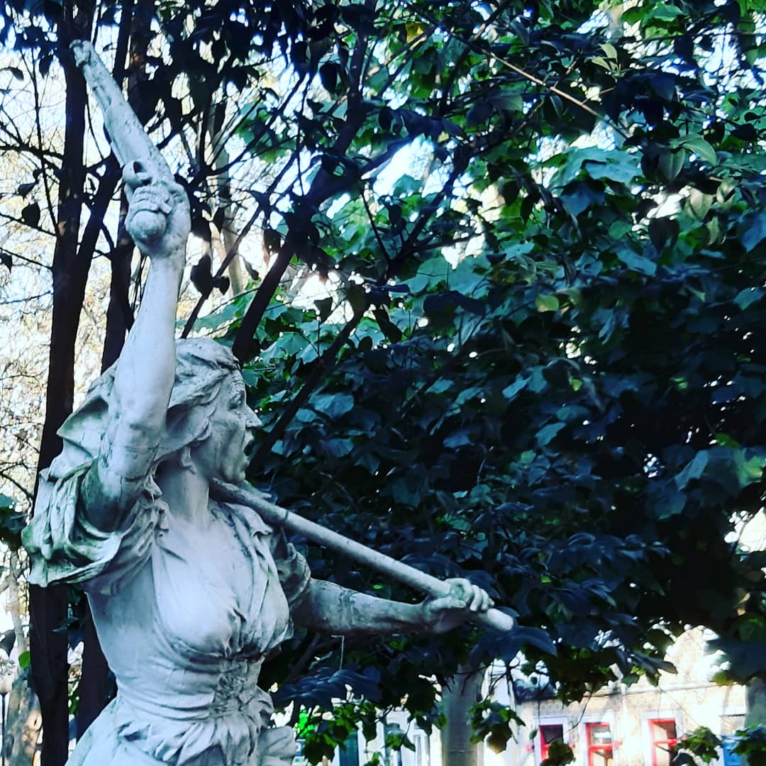 patriciamadeira's tweet photo. The Revolutionist #MariadaFonte played an important role in the people’s revolt against the Liberal measures in 1846. She became the iconic symbol of courage and determination in a changing #Portugal
#History #Statue #Explore #Visit #Lisbon #LisbonTailoredTours #LisbonwithPats https://t.co/bKKRFoRBpf