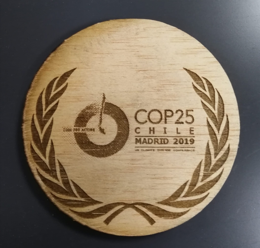 ElDiaDeSoria's tweet photo. Las medallas de la Cumbre COP25, hechas en Soria https://t.co/M76b5q1f1E https://t.co/56gnIkxPWS