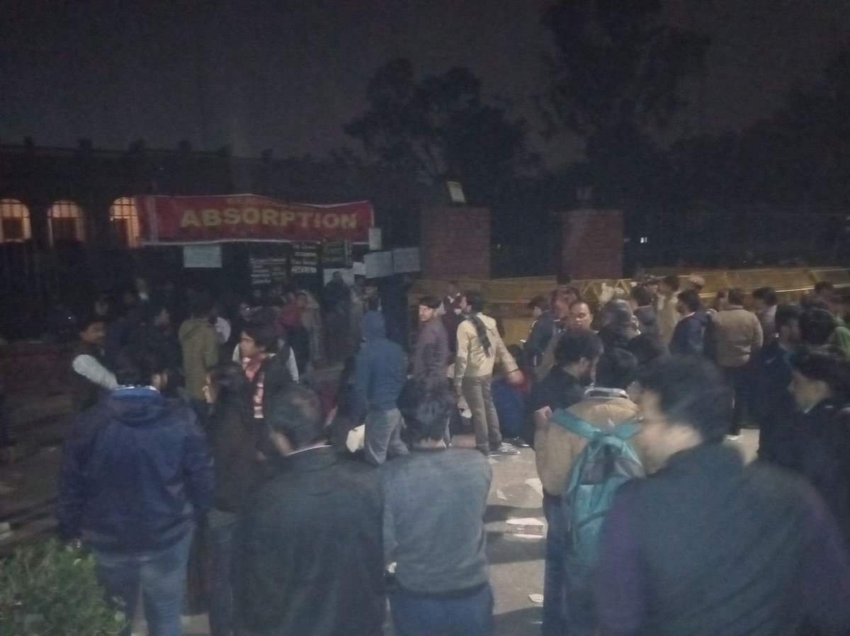 ruchika_bal's tweet image. Aur nhi sahenge ye lachari, ab aagyi hai ABSORPTION ki baari..
#onetimeregulation4AbsorptionofDUADHOC
#DUadhocABSORPTION
#OneTimeRegulationForAbsorption
 @DrRPNishank @ArvindKejriwal @PMOIndia @VPSecretariat @Delhi_U
@MHRD @ndtv @ndtvindia @aajtak @IndiaToday @ABPNews