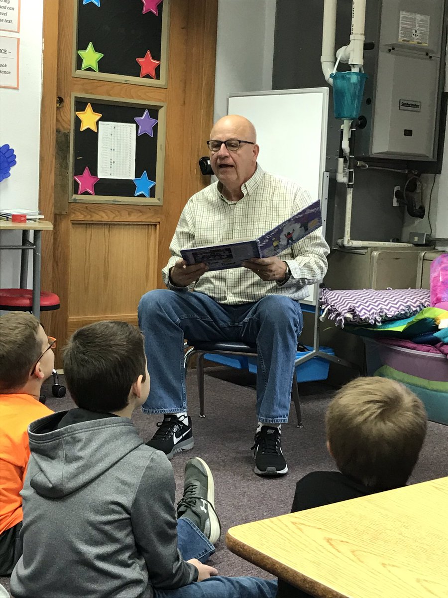 MrsBarton3rdGr's tweet photo. We love guest readers!❤️Thank you, Gary Brink! #wesclinwarriors https://t.co/RrSB58dKH8