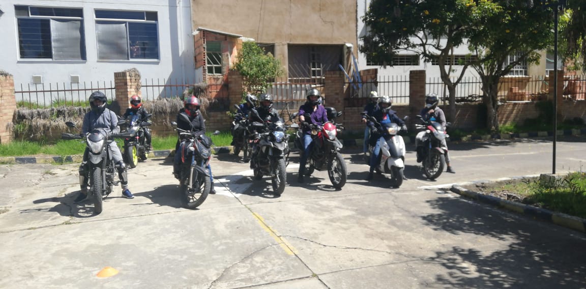 ItboyBoyaca's tweet photo. Conductores de  moto, son capacitados en seguridad vial, siguiendo recomendaciones para manejar de forma segura y evitar siniestros viales .#SoyBuenaPapaEnLaVía https://t.co/7vRQrDNybH