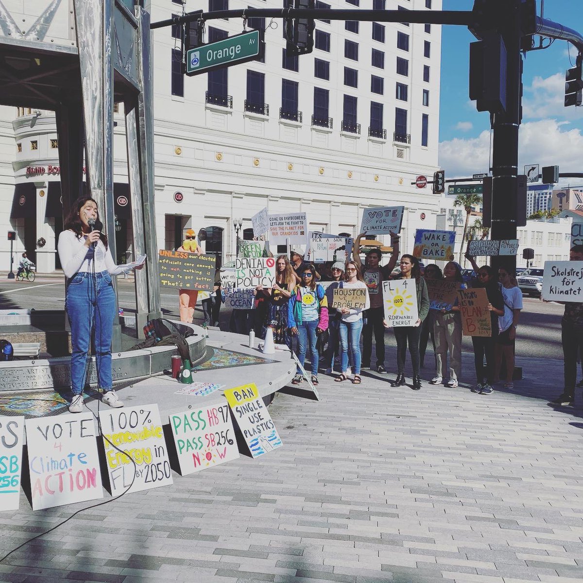 AnnaForFlorida's tweet photo. Proud to support @Fridays4future &amp; @cenflclimate to rally around the passage of #HB97/#SB256 our legislation for Florida to commit to 100% renewable energy by 2050.

No time to lose— the time for climate action is now! #ClimateStrike #HD47 https://t.co/3BUPLSp3VM