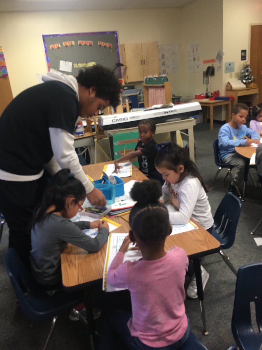 TMES K classes welcome APHS Junior Achievers.   You Rock!  @APSuperGray @Jackson__Lauren <a href="/TheaJackson8/">Thea M Jackson-Byers</a>  <a href="/JamesTParham1/">James T. Parham</a> @napolitania21 @tiffanycrespo0 @AsburyTeach @zampellel