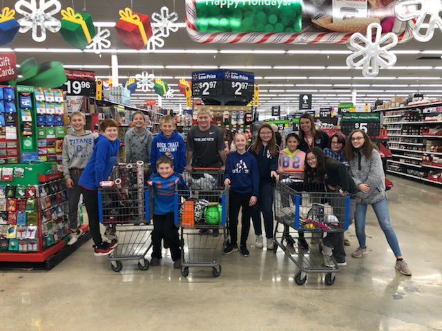 wirebr's tweet image. Today the 5th Grade Leadership team partnered with Cleaver’s Farm and Home to shop for Christmas gifts that will go to local kids this holiday season. This idea was something they have wanted to be a part of since the beginning of the school year. #chanutestars