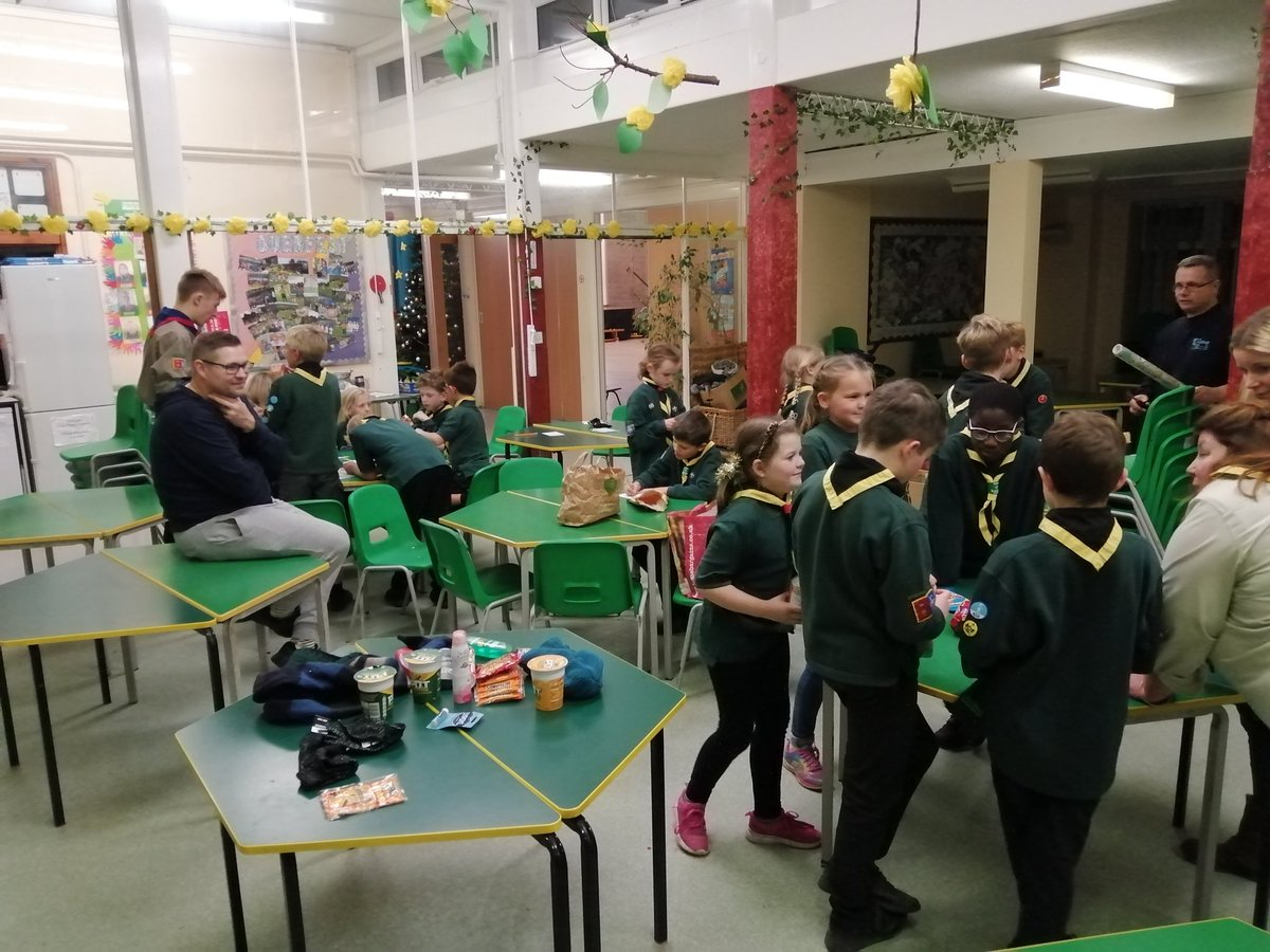 16thCubs's tweet photo. Learning about food banks and sorting out food and bits for local projects helping those in need. https://t.co/eIxrbUpr8h