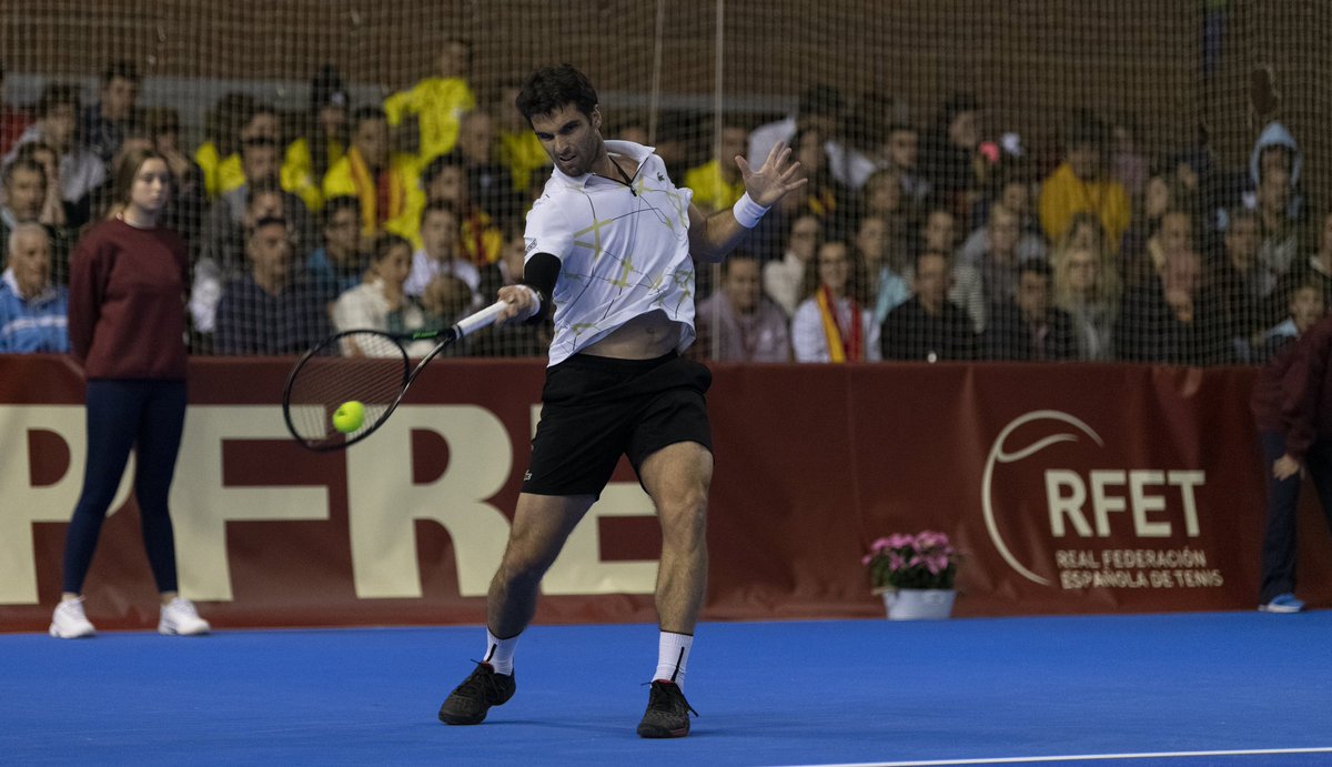 🎾 Éxito de la #FiestaDelTenis con un gran ambiente en la exhibición entre Pablo Andújar y Alejandro Davidovich celebrada en la Ciudad Deportiva de Don Benito (Badajoz)
