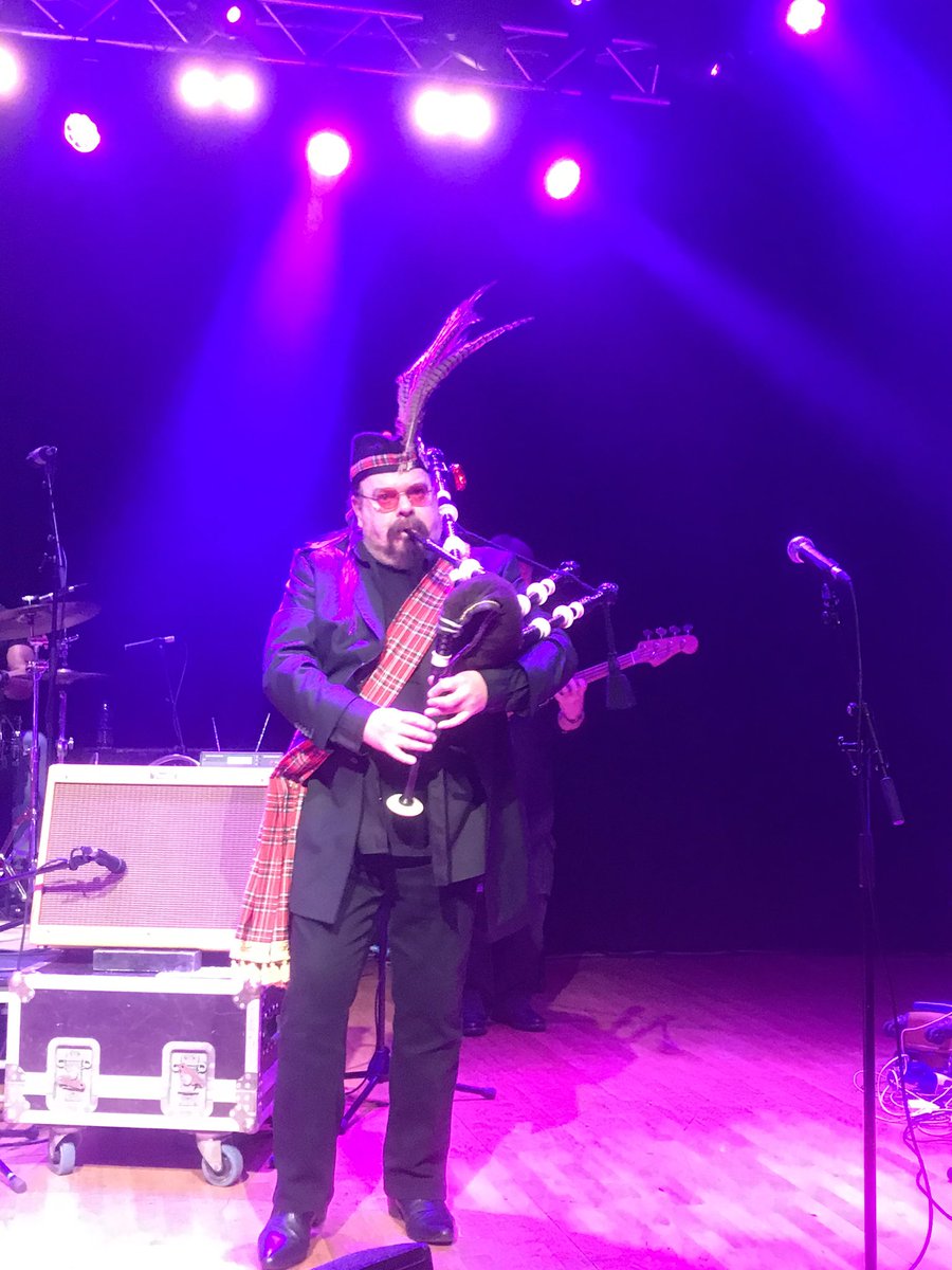 JoshuaJules's tweet photo. Real privileges are indeed rare! Wonderful show tonight @DrRoyWood @ExchangeDorset Made sure Josh & me weโre directly in front of the Master himself One of our greatest songwriters & polymusicians #OutstandingPerformer Woody #Bolders #NorthDorset https://t.co/JCIRP0DKQv