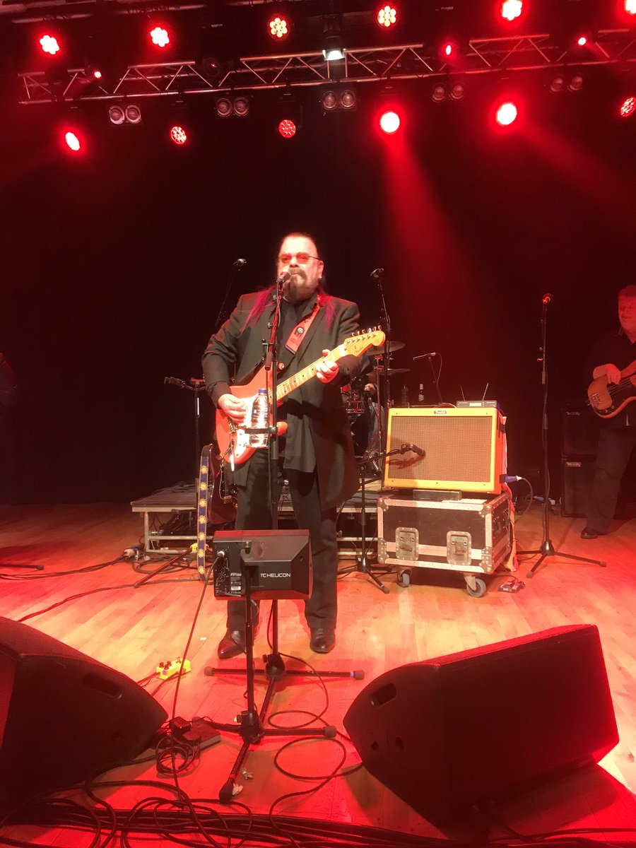 JoshuaJules's tweet photo. Real privileges are indeed rare! Wonderful show tonight @DrRoyWood @ExchangeDorset Made sure Josh & me weโre directly in front of the Master himself One of our greatest songwriters & polymusicians #OutstandingPerformer Woody #Bolders #NorthDorset https://t.co/JCIRP0DKQv