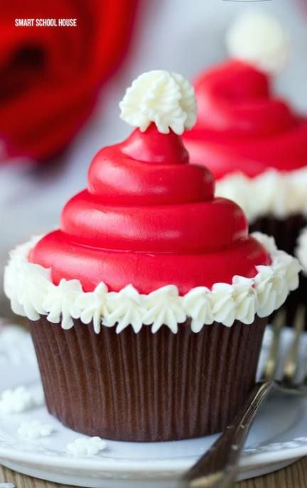 YOUthNanaimo's tweet photo. Happy #FestiveFriday! Check out these awesome cupcake ideas in case you need to bring something to an event or want to give a delicious homemade gift! https://t.co/0Km5mTSshs