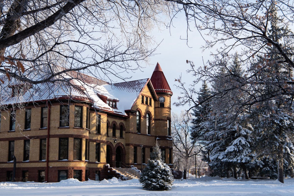 What time is it? #weekendtime 🤘🌲⛄️ Happy Friday, Bison!

#ExperienceNDSU #CampusViews