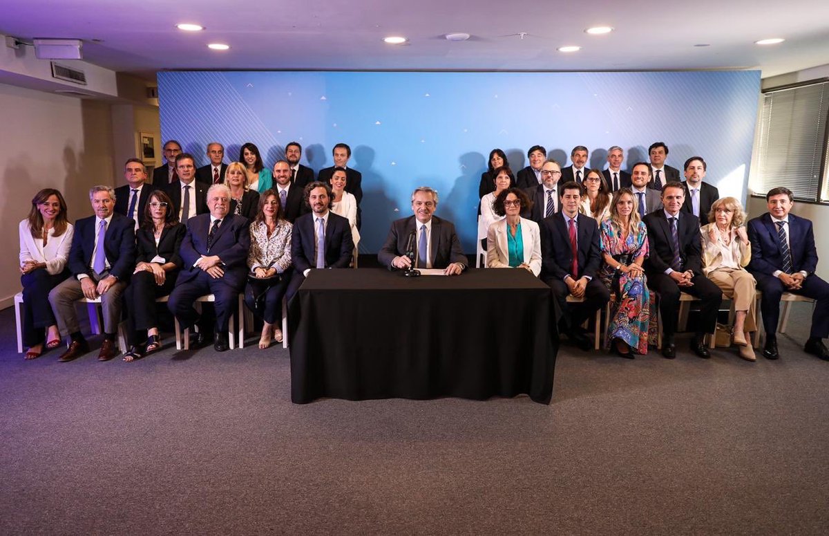JuanManzurOK's tweet photo. Felicito a nuestro futuro presidente @alferdez por la elección del equipo de mujeres y hombres que lo acompañarán en el desafío de volver a poner a la #ArgentinaDePie. Desde Tucumán apoyaremos incondicionalmente al Gabinete que cambiará el rumbo del país. https://t.co/SM1ofjL9xE