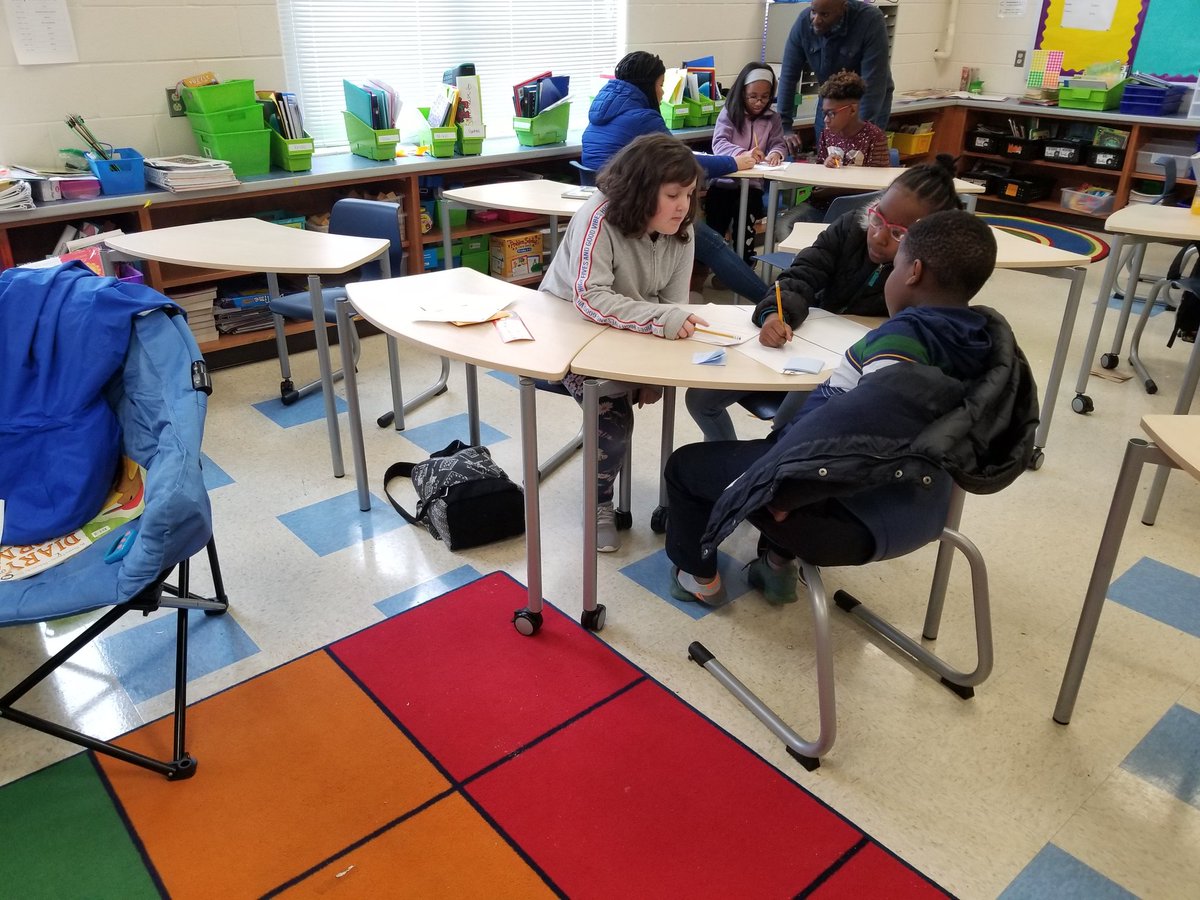 MfriedmanLMES's tweet photo. Awesome review prior to the unit test.  Way to go 5th grade!!!! https://t.co/0Bq5HcoRct